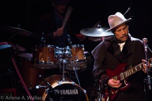 RightSideOfDrums - Early in gig - 5834